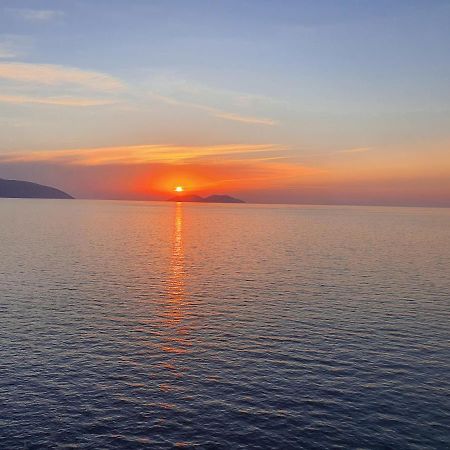 Darla Sea View Apartment Вльора Екстер'єр фото