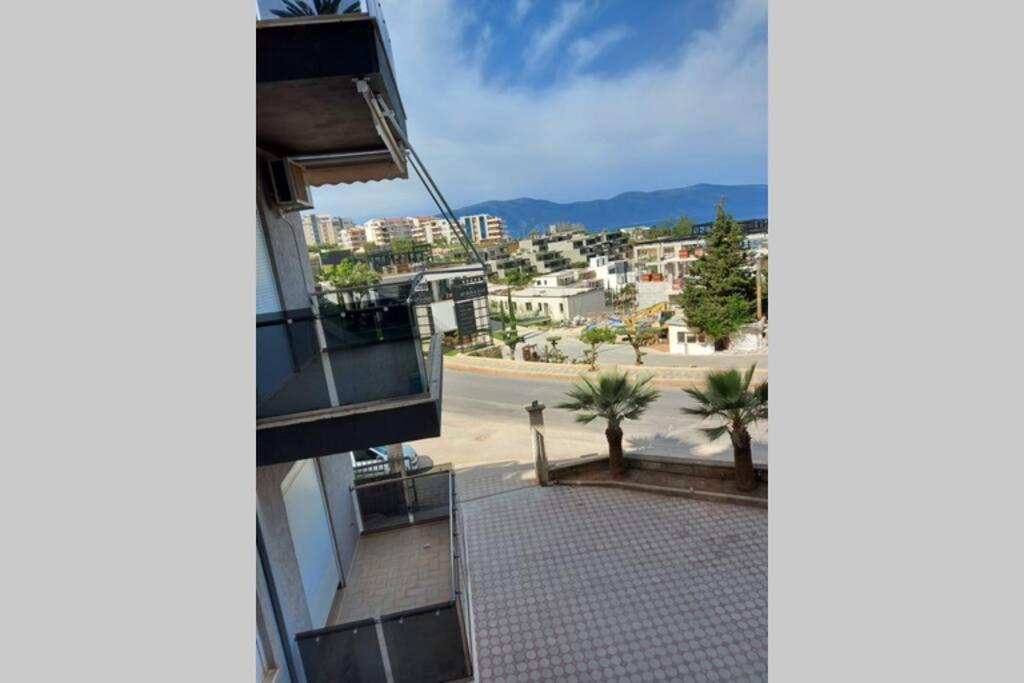 Darla Sea View Apartment Вльора Екстер'єр фото