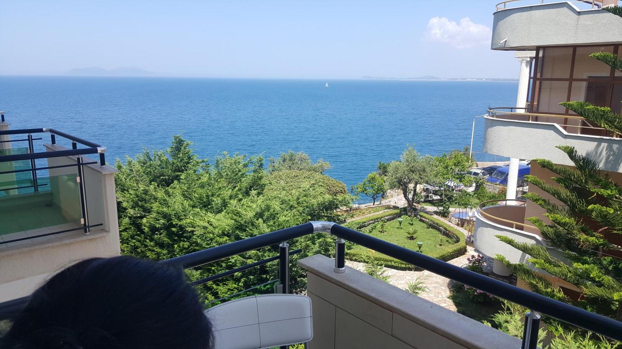 Darla Sea View Apartment Вльора Екстер'єр фото
