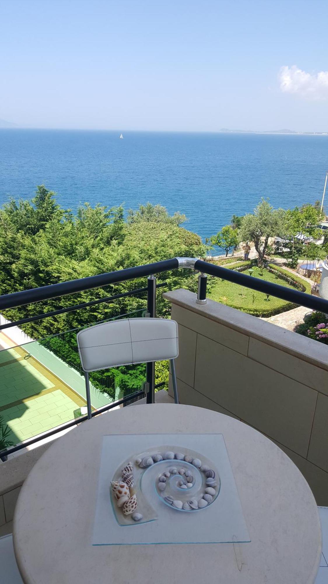Darla Sea View Apartment Вльора Екстер'єр фото
